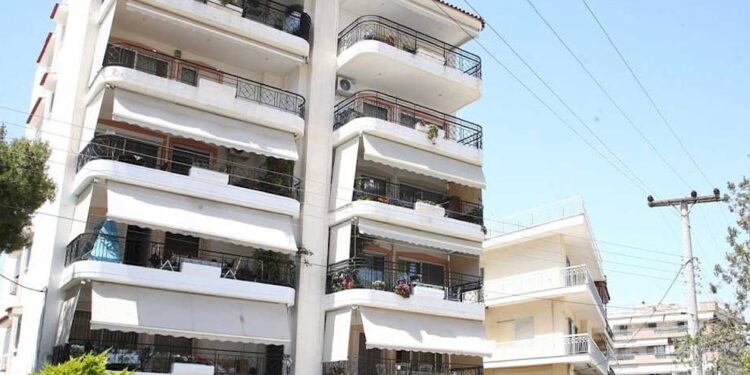 Πέθανε και η δεύτερη 17χρονη μαθήτρια που έκανε τη βουτιά θανάτου από πολυκατοικία στην Ηλιούπολη