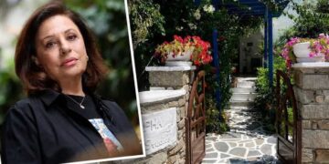 Αυτό είναι το παλάτι της Χαρούλας στο πανέμορφο ελληνικό νησί: Θα το κληρονομήσει ο υιοθετημένος της γιος