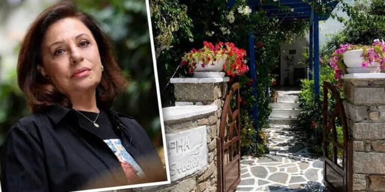 Αυτό είναι το παλάτι της Χαρούλας στο πανέμορφο ελληνικό νησί: Θα το κληρονομήσει ο υιοθετημένος της γιος