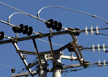 ΕΚΤΑΚΤΟ: ΤΡΑΓΩΔΙΑ ΣΤΟΝ ΔΕΔΔΗΕ – ΝΕΚΡΟΣ ΥΠΑΛΛΗΛΟΣ ΜΕΤΑ ΑΠΟ ΕΚΡΗΞΗ ΣΕ ΥΠΟΣΤΑΘΜΟ ΤΗΣ ΔΕΗ