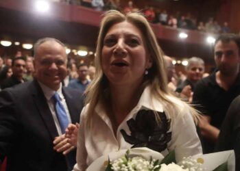 ΑΠΟΘΕΩΣΑΝ ΤΗΝ ΚΑΡΥΣΤΙΑΝΟΥ ΣΤΗΝ ΠΑΡΟΥΣΙΑΣΗ ΤΟΥ ΝΕΟΥ ΚΟΜΜΑΤΟΣ ΤΗΣ