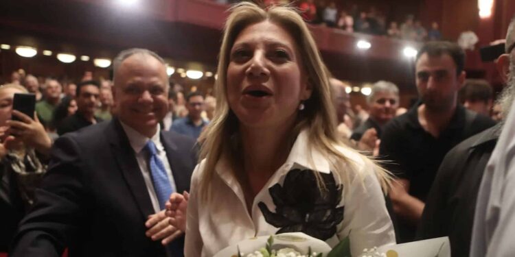 ΑΠΟΘΕΩΣΑΝ ΤΗΝ ΚΑΡΥΣΤΙΑΝΟΥ ΣΤΗΝ ΠΑΡΟΥΣΙΑΣΗ ΤΟΥ ΝΕΟΥ ΚΟΜΜΑΤΟΣ ΤΗΣ