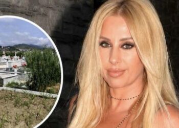 Bαρύ πένθος στο Ευηνοχώρι για τον θάνατο της Γωγώς Μαστροκώστα – Η ταφή δίπλα στον πατέρα της