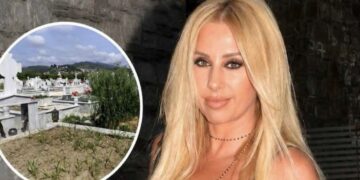 Bαρύ πένθος στο Ευηνοχώρι για τον θάνατο της Γωγώς Μαστροκώστα – Η ταφή δίπλα στον πατέρα της