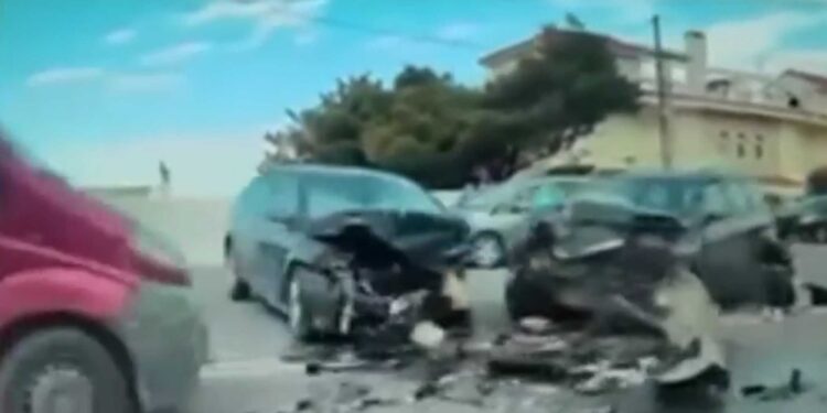 Συγκλονιστικά πλάνα από το δυστύχημα με νεκρό 56χρονο – Άμορφη μάζα τα οχήματα (video)