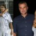 Τραγικό παιχνίδι της μοίρας για τον Τραϊανό Δέλλα: Έχασε την ίδια μέρα τη σύζυγό του και τον «αδελφό» του, Παρασκευά Άντζα