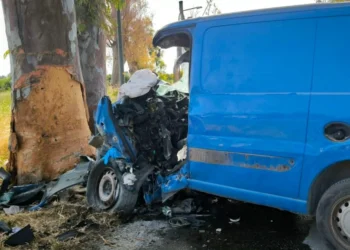 Τραγικός θάνατος για 55χρονο στο Ψαλίδι Χίου – Το αυτοκίνητο «καρφώθηκε» σε δέντρο και μετατράπηκε σε άμορφη μάζα