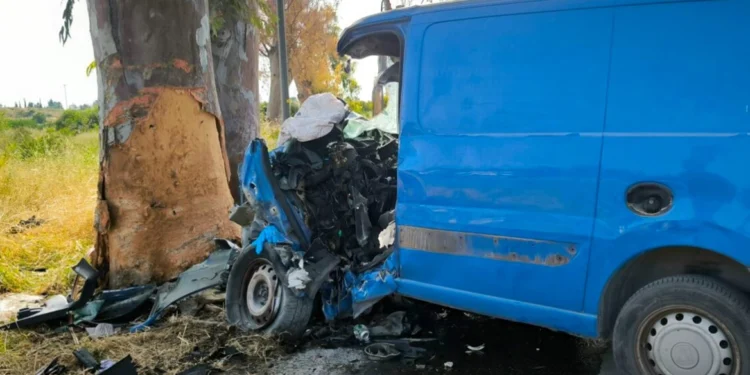 Τραγικός θάνατος για 55χρονο στο Ψαλίδι Χίου – Το αυτοκίνητο «καρφώθηκε» σε δέντρο και μετατράπηκε σε άμορφη μάζα