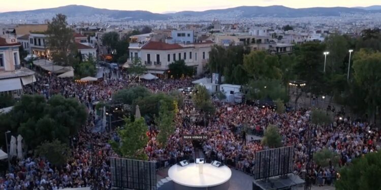Λαοθάλασσα στην ανακοίνωση του νέου κόμματος του Αλέξη Τσίπρα
