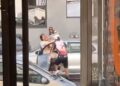 Ποδηλάτης έπιασε γυναίκα από το λαιμό και της έριχνε μπουνιές στη μέση του δρόμου (video)