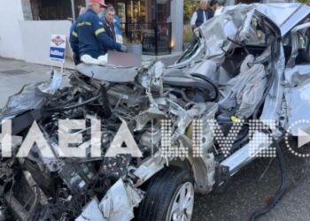 ΕΚΤΑΚΤΟ – ΤΡΑΓΩΔΙΑ ΠΡΙΝ ΛΙΓΟ: 29χρονος «καρφώθηκε» με το αυτοκίνητό του σε νταλίκα – Σοκαριστικές εικόνες