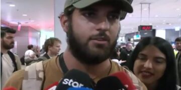 Alldaynews.gr Μάνος Μαλλιαρός: Επέστρεψε στην Ελλάδα ο παίκτης που έσωσε τον Σταύρο Φλώρο – «Μας νοιάζει μόνο ο Σταύρος»