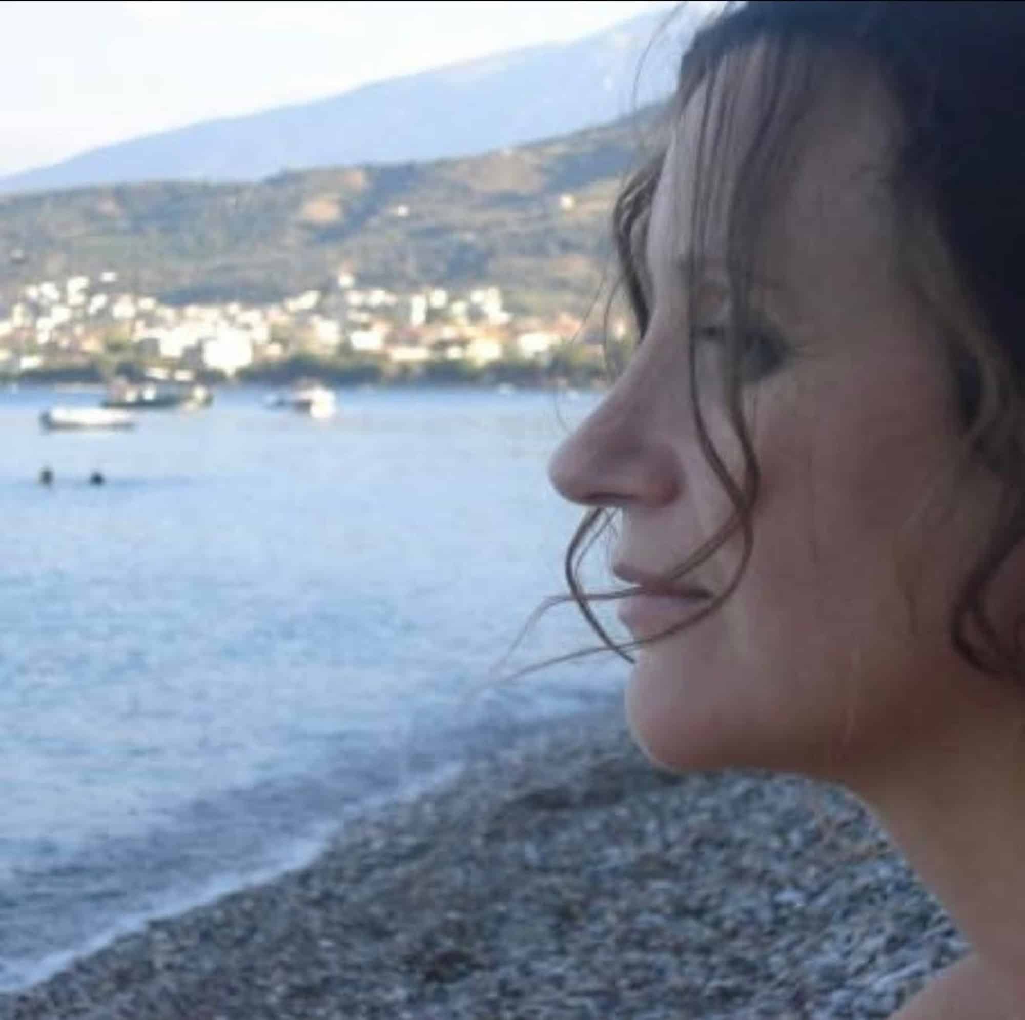 Φονικό στον Λόγγο Αιγίου: Καλλιτέχνης η 54χρονη Μαρία – Dj και λάτρης της μουσικής ο 26χρονος Ολύμπιος – Τα προφίλ μάνας και γιου που δολοφονήθηκαν 1 11 1