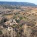 Από στοιχειωμένο μέρος σε… παράδεισο: Ζευγάρι αγόρασε ξεχασμένο, εγκαταλελειμμένο χωριό με 60 πέτρινα σπίτια για 350.000 ευρώ