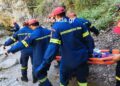 Σοκ στην Λευκάδα: Βράχος έπεσε στο κεφάλι 50χρονης στους καταρράκτες του Νυδριού – Οι γιατροί δίνουν μάχη για τη ζωή της