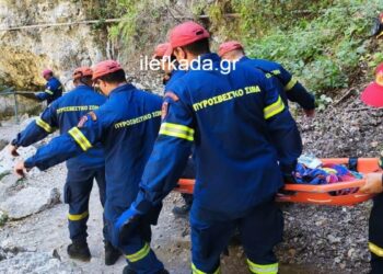 Σοκ στην Λευκάδα: Βράχος έπεσε στο κεφάλι 50χρονης στους καταρράκτες του Νυδριού – Οι γιατροί δίνουν μάχη για τη ζωή της