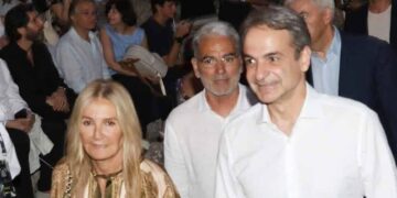 Όλοι γύρισαν να κοιτάξουν τι φοράει: H νέα εντυπωσιακή έθνικ εμφάνιση της Μαρέβας αποδεικνύει το αψεγάδιαστο στυλ της