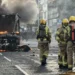 Χάος στο Μπέλφαστ: Φλέγεται η πόλη μετά την επίθεση Σουδανού στον 40χρονο – Διαδηλωτές καίνε σπίτια μεταναστών