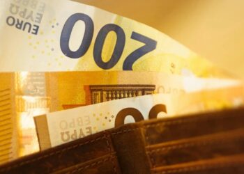 Επίδομα 150 ευρώ: Πότε πληρώνονται οι δικαιούχοι και ποιοι θα λάβουν δεύτερη δόση τον Αύγουστο