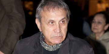 «Χτίζει αυτοκρατορία» ο Γιώργος Νταλάρας: Αυτό είναι το νέο του «παλάτι» εκατομμυρίων στην Αντίπαρο