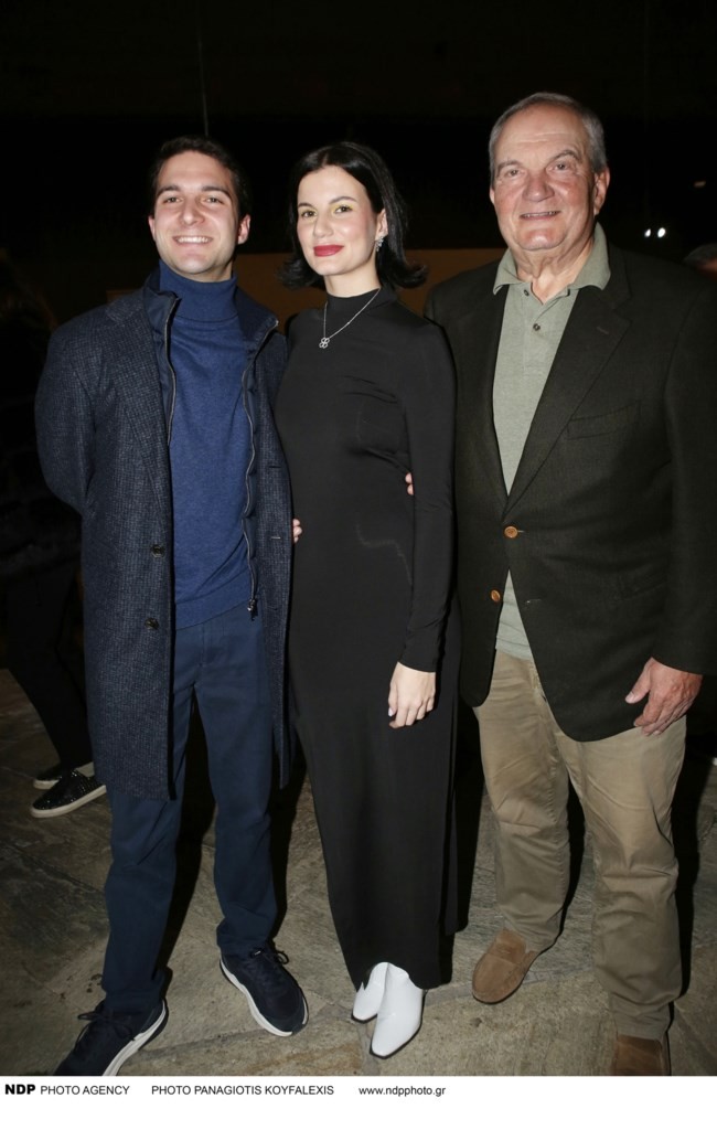 Παρά το βαρύ όνομα της οικογένειας Καραμανλή, η 23χρονη Αλίκη συνεχίζει να πορεύεται με χαμηλούς τόνους, εστιάζοντας αποκλειστικά στις σπουδές της.