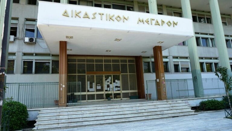 Στο Μονομελές Εφετείο Κακουργημάτων στην πόλη Λάρισα αναβίωσε η υπόθεση της θανάτωσης του άτυχου τετράποδου, προκαλώντας μεγάλη συγκίνηση.