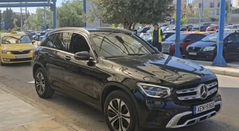 Άλλαξε στιλ ξανά η Καρυστιανού για τις περιοδείες της - Κυκλοφορεί πλέον με ένα πελώριο μαύρο αμάξι 2 img 3335.jpeg