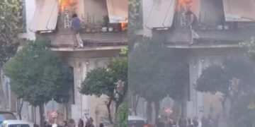 Φωτιά στην Καλλιθέα: Το Συγκλονιστικό βίντεο από την πτώση της γυναίκας από το μπαλκόνι (video)