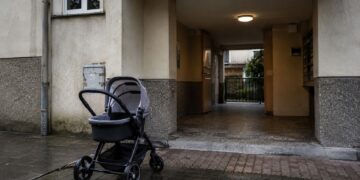 Τραγωδία: Νεκρό βρέθηκε βρέφος που είχε εξαφανιστεί – Το είχε αφήσει για λίγα λεπτά η μητέρα του μόνο του στο καρότσι