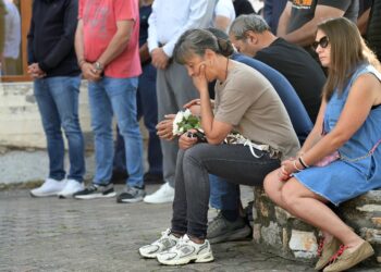 Συγκινητικές στιγμές για την Άντζελα Γκερέκου στην αποφοίτηση της Μαρίας Βοσκοπούλου – Στο πλευρό της και η μητέρα της