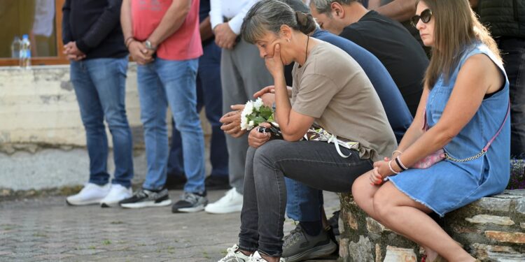 Συγκινητικές στιγμές για την Άντζελα Γκερέκου στην αποφοίτηση της Μαρίας Βοσκοπούλου – Στο πλευρό της και η μητέρα της