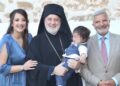 Ο Γιώργος Πατούλης βάφτισε το γιο του στο Λαγονήσι – Το όνομα που έδωσε στο γιο του