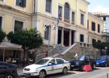 «Δεν έχουμε ούτε ευρώ κι αυτοί γυρίζουν ελεύθεροι με τα λεφτά μας»: Οργή για τη νέα αναβολή στη δίκη για τις απάτες Ρομά