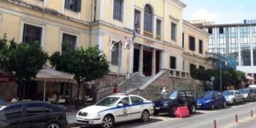 «Δεν έχουμε ούτε ευρώ κι αυτοί γυρίζουν ελεύθεροι με τα λεφτά μας»: Οργή για τη νέα αναβολή στη δίκη για τις απάτες Ρομά