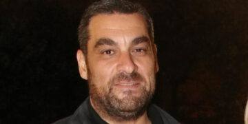 Μάνος Νιφλής: «Η δημοσιογραφία έχει κάνει πολλά λάθη. Έχουμε προκαλέσει την οργή του κόσμου»