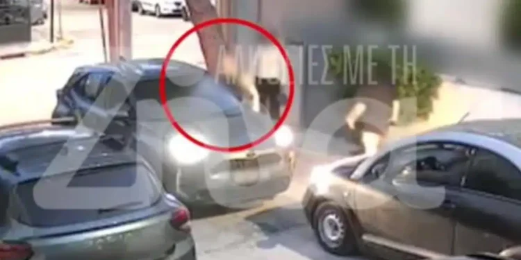 Άνδρας γρονθοκόπησε γυναίκα οδηγό για μία προτεραιότητα στο Ίλιον – Στο πίσω κάθισμα βρισκόταν το παιδί της