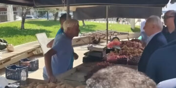 Τα «άκουσαν» Ανδριανός και Πλεύρης σε λαϊκή αγορά – «Σαράντα σκάνδαλα, όχι ένα. Πού είναι τα λεφτά των αγροτών; – Σηκωθείτε φύγετε»