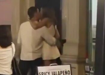 Ραντεβού έγινε viral για τον άνδρα που πήγε τη γυναίκα μέχρι την είσοδο του σπιτιού της και μετά έφυγε