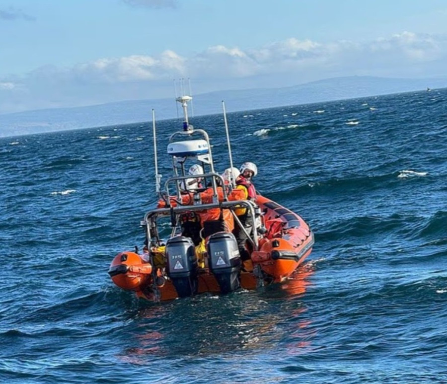 screenshot-of-rescuers-are-shocked-to-find-plane-crash-survivors-sitting-on-the-aircraft-floating-off-the-coast-of-wales-daily-mail-online-1.jpg