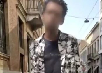 Αθήνα: Σουδανός μαχαιροβγάλτης προσπάθησε να κακοποιήσει υπάλληλο μέσα σε κατάστημα και μετά εισέβαλε σε πολυκλινική