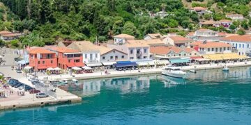 Ίσως ο πιο φθηνός προορισμός της Ελλάδας – Δωμάτια δίπλα στη θάλασσα από 40 ευρώ τη βραδιά