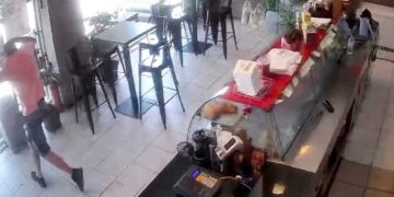 Βίντεο-σοκ από μαγαζί τη στιγμή που χτυπάει ο σεισμός στην Εύβοια