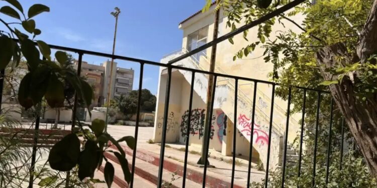 Ιατρικό θαύμα στο Παίδων: Συγκλονιστική ανατροπή με την 13χρονη που έπεσε από το μπαλκόνι σχολείου στο Χαϊδάρι τον περασμένο Απρίλιο!