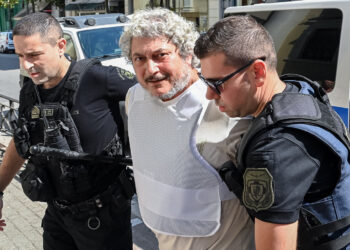 Με λευκά μαλλιά και μούσια ο Τζέιμς Δαλαμάγκας – Κρυβόταν στην Ελλάδα επί 27 χρόνια μετά τη δολοφονία στην Αυστραλία (video)