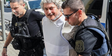 Με λευκά μαλλιά και μούσια ο Τζέιμς Δαλαμάγκας – Κρυβόταν στην Ελλάδα επί 27 χρόνια μετά τη δολοφονία στην Αυστραλία (video)