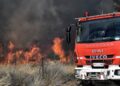 Δύο πυροσβέστες νεκροί στη φωτιά – Εγκλωβίστηκαν στο όχημά τους