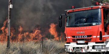 Δύο πυροσβέστες νεκροί στη φωτιά – Εγκλωβίστηκαν στο όχημά τους