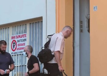 Θρίλερ: Δολοφονία ο θάνατος του 80χρονου – Τον έπνιξαν με μαξιλάρι μέσα στο σπίτι του – Τον βρήκε ο γιος του (video)