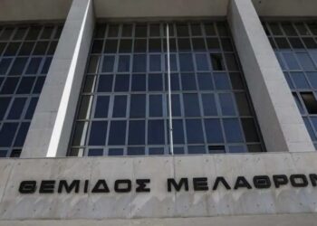 Συναγερμός στον Άρειο Πάγο για μαύρους καπνούς από το υπόγειο – Μεγάλη κινητοποίηση της Πυροσβεστικής