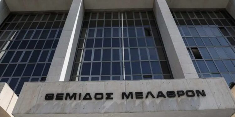 Συναγερμός στον Άρειο Πάγο για μαύρους καπνούς από το υπόγειο – Μεγάλη κινητοποίηση της Πυροσβεστικής